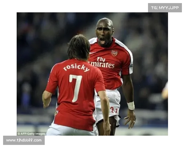 为什么实况坎贝尔凭借独特贡献和非凡表现赢得了足球传奇声誉